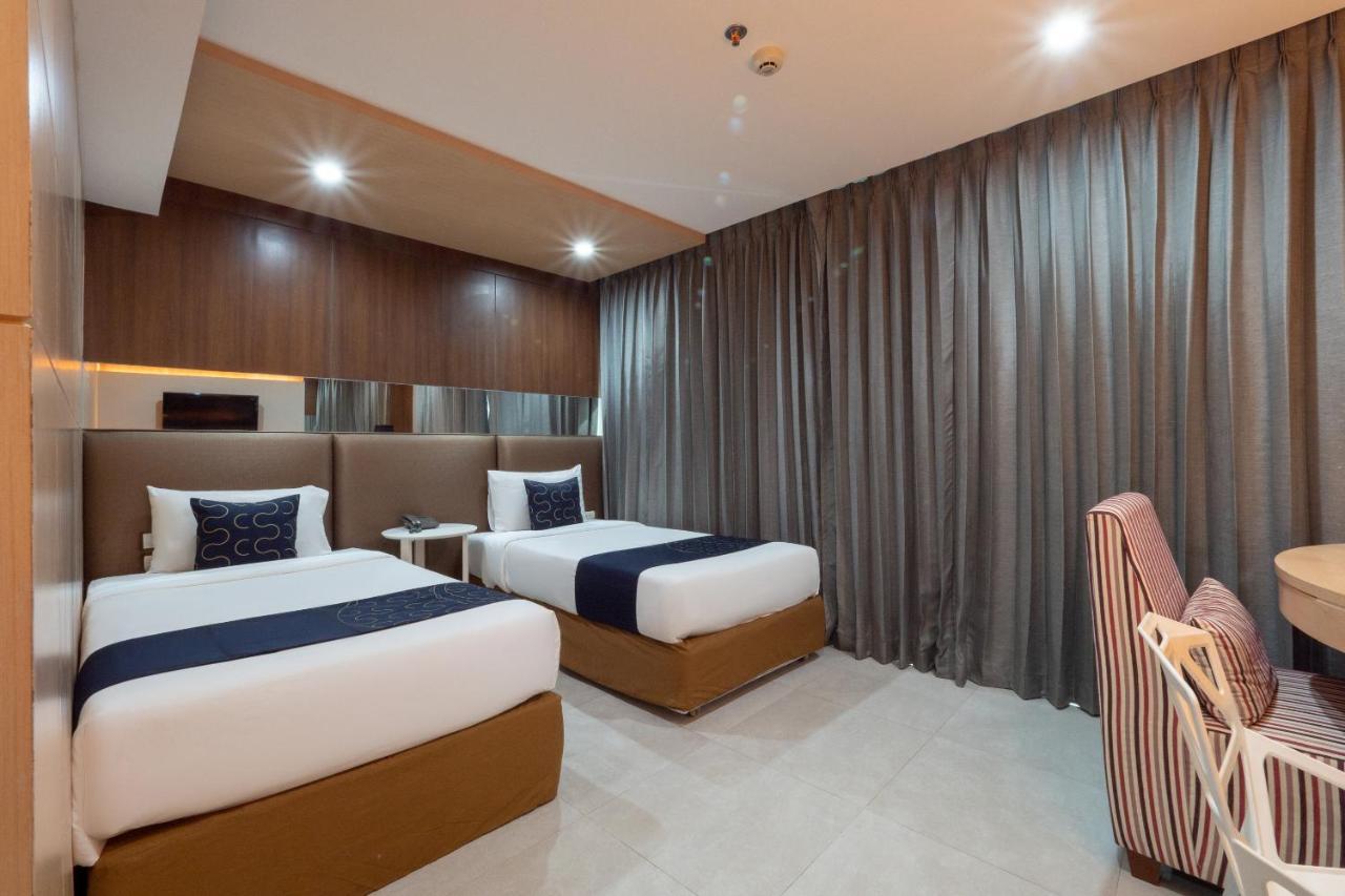 CAPITAL O 1088 Golden Dragon Beach Resort Landkreis Landkreis Bang Lamung Exterior foto