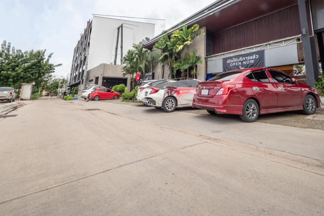 CAPITAL O 1088 Golden Dragon Beach Resort Landkreis Landkreis Bang Lamung Exterior foto