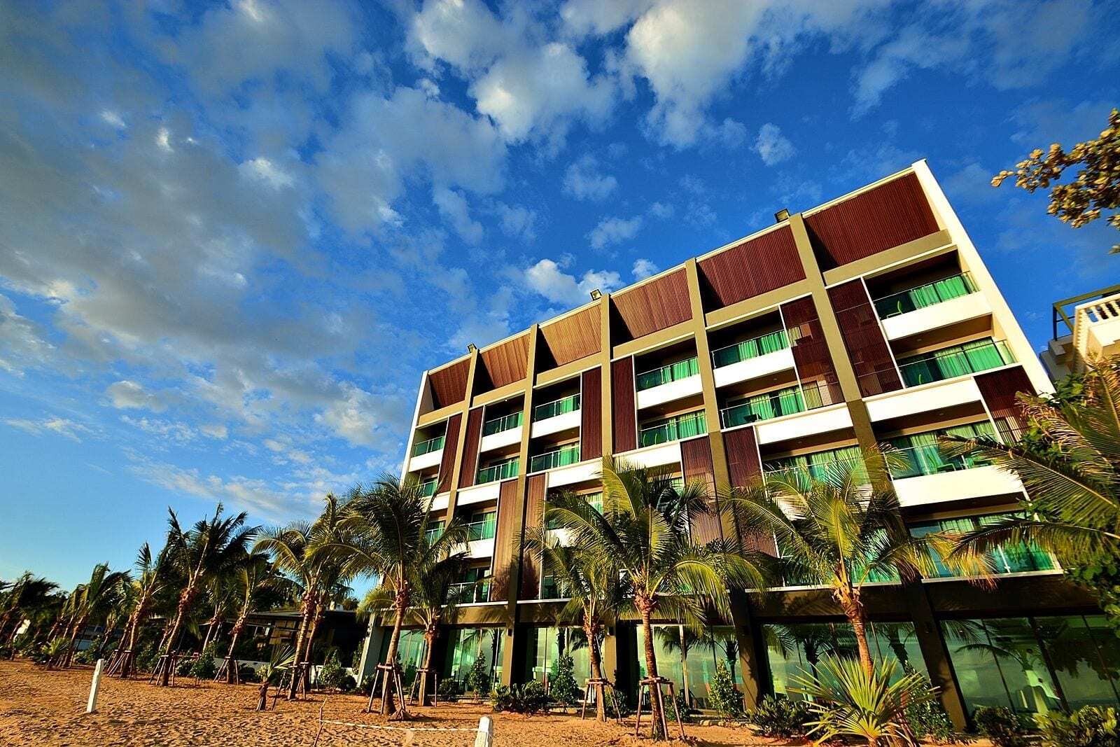CAPITAL O 1088 Golden Dragon Beach Resort Landkreis Landkreis Bang Lamung Exterior foto